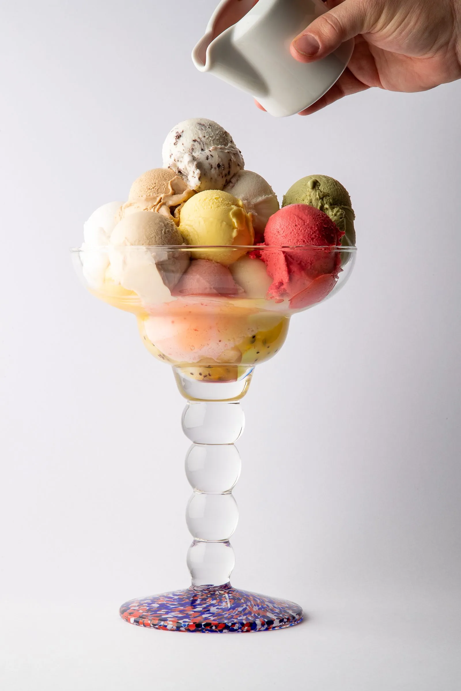 Eisbecher, Hand streut Kugeln