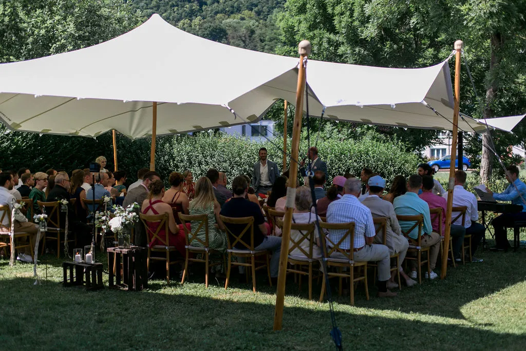 Freie Trauung unter Stretchzelt — Hochzeit Sina & Arno im Dreiländereck